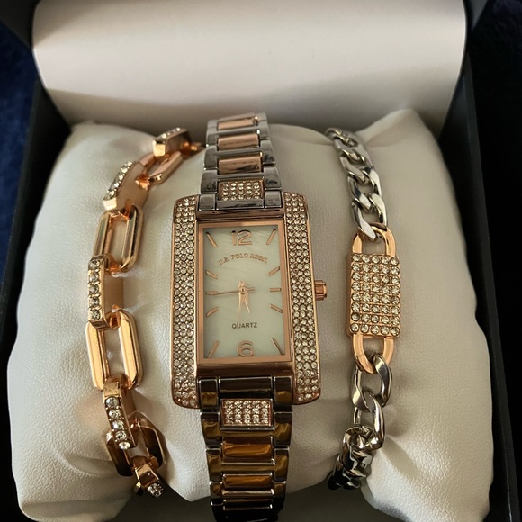 U.S polo assn watch and bracelet set - Picture 4 of 4